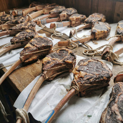 Premium Dry-Aged Steak – Rich Flavor, Tender Texture